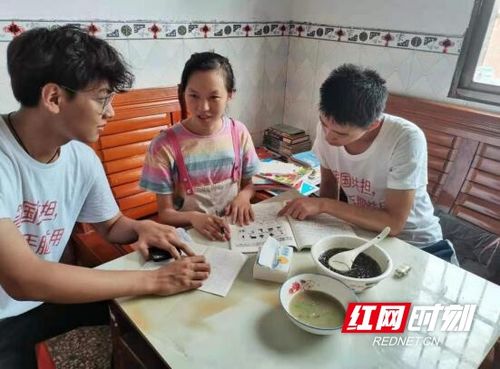 愛心學(xué)子伴鄉(xiāng)行 以愛之名傳遞溫暖的美術(shù)輔導(dǎo)服務(wù)